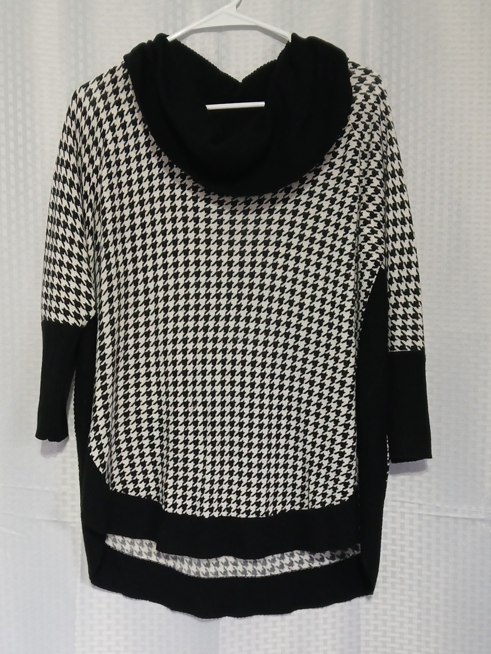 united states sweaters Black & White Houndstooth Tunic Sweater